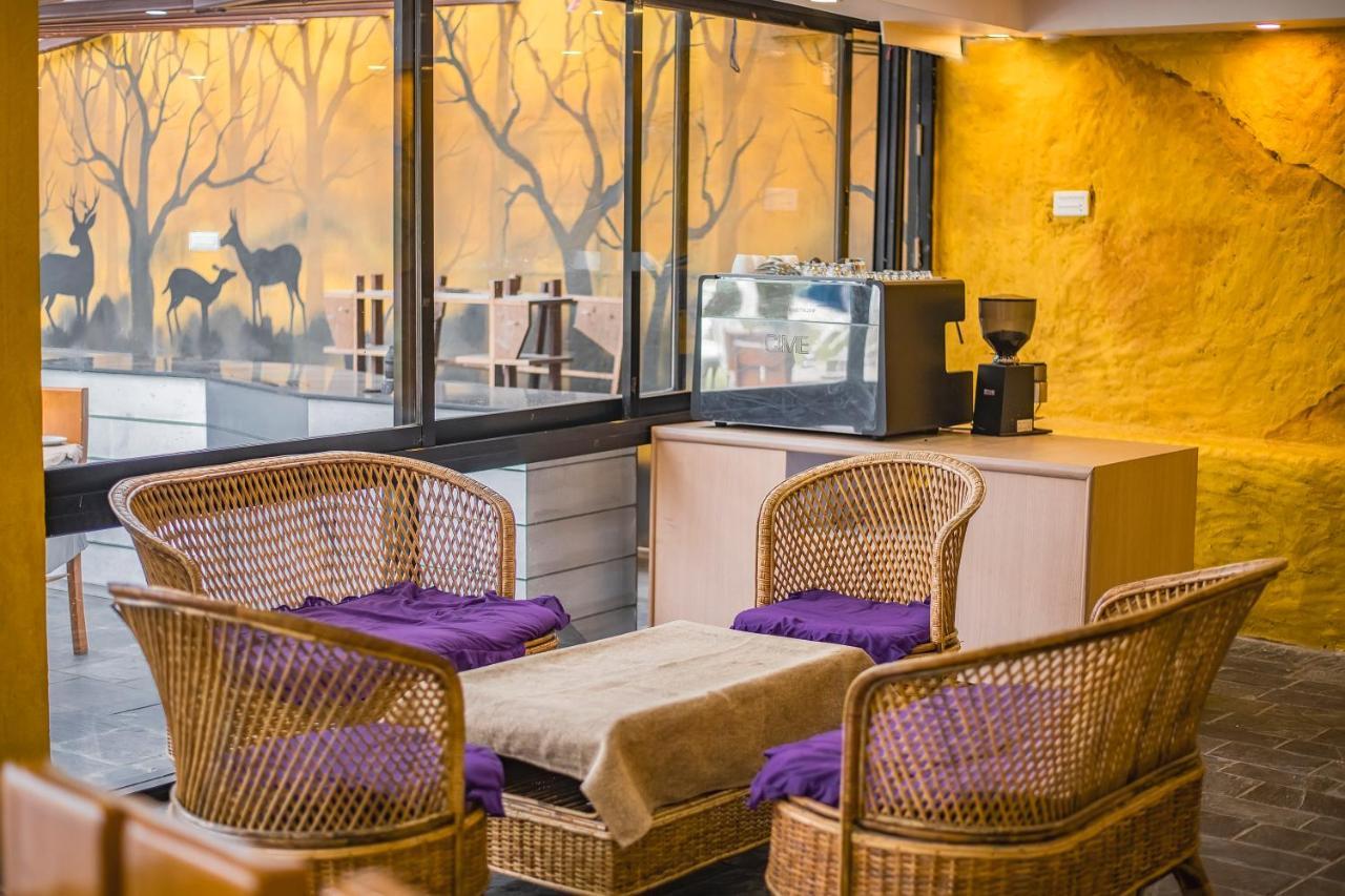 Gateway Himalaya Resort Ghanpokhara エクステリア 写真