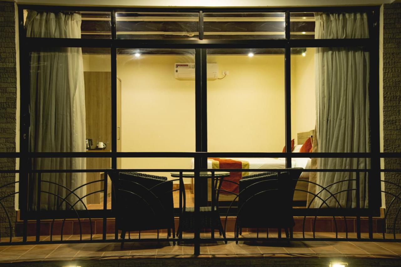 Gateway Himalaya Resort Ghanpokhara エクステリア 写真
